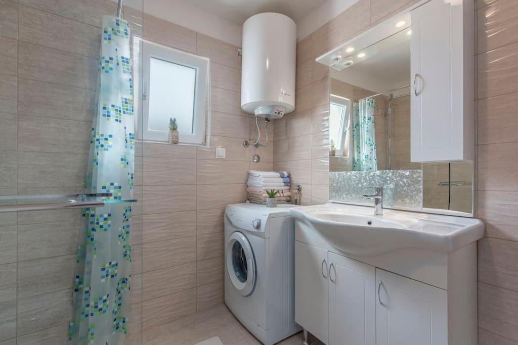 Villa Anemona Fažana Esterno foto